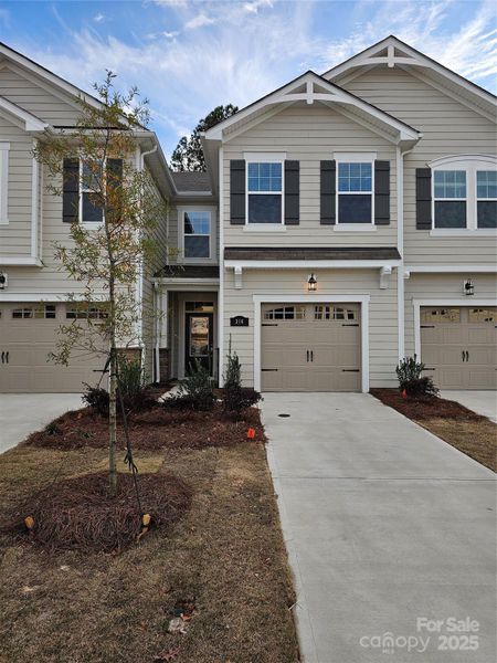 Actual Home. The interior photos are of a similar home with the same floorplan. Actual Home. The interior photos are of a similar home with the same floorplan.