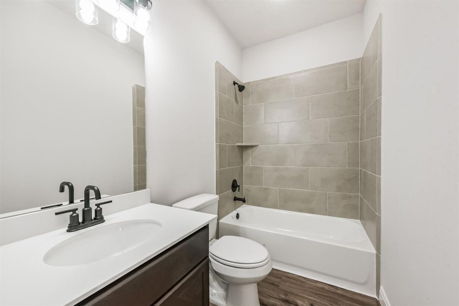 Furnished interior view inside a new home in , Baytown (Image 8).