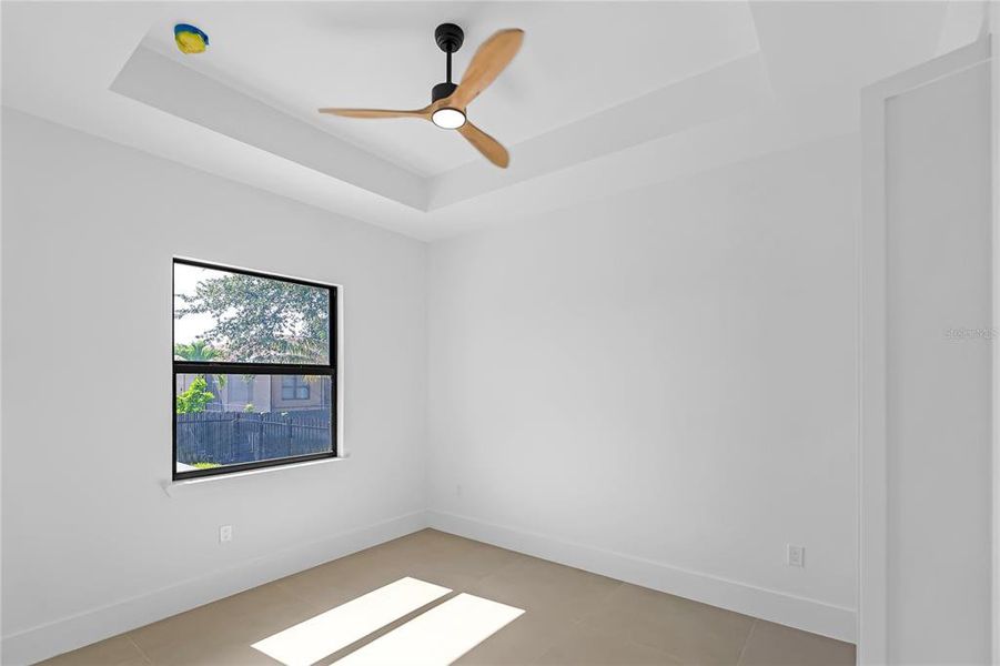 Spacious, unfurnished interior of a new home in , Cape Coral (Image 26).