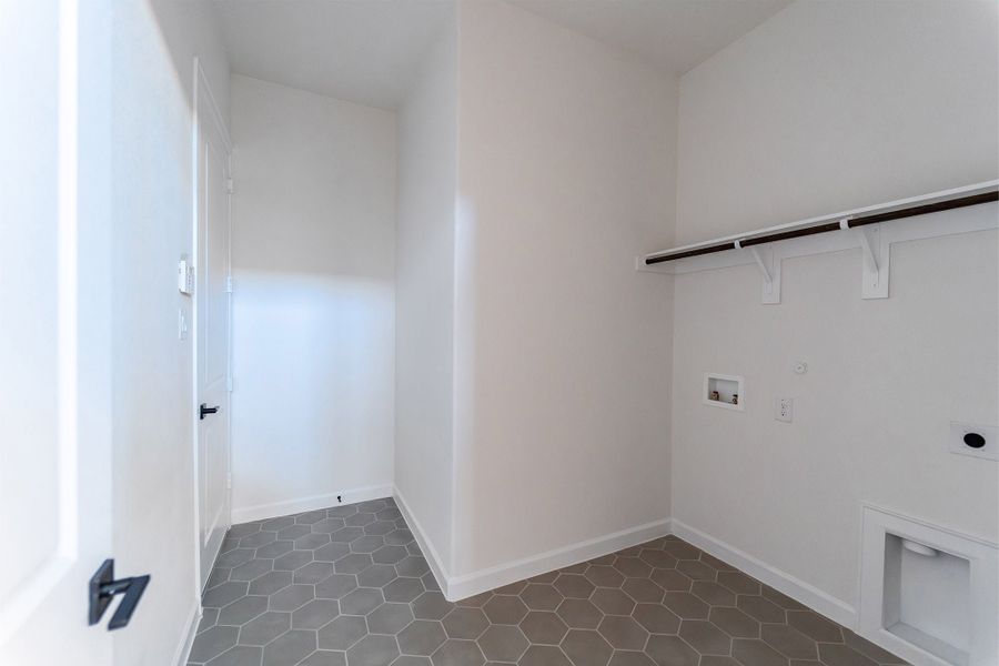 Spacious, unfurnished interior of a new home in Sonoma Verde, Rockwall (Image 51). Spacious, unfurnished interior of a new home in Sonoma Verde, Rockwall (Image 51).