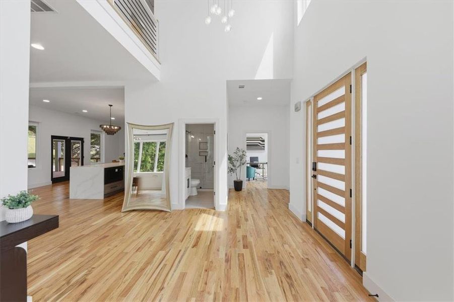 Spacious, unfurnished interior of a new home in , Atlanta (Image 26).