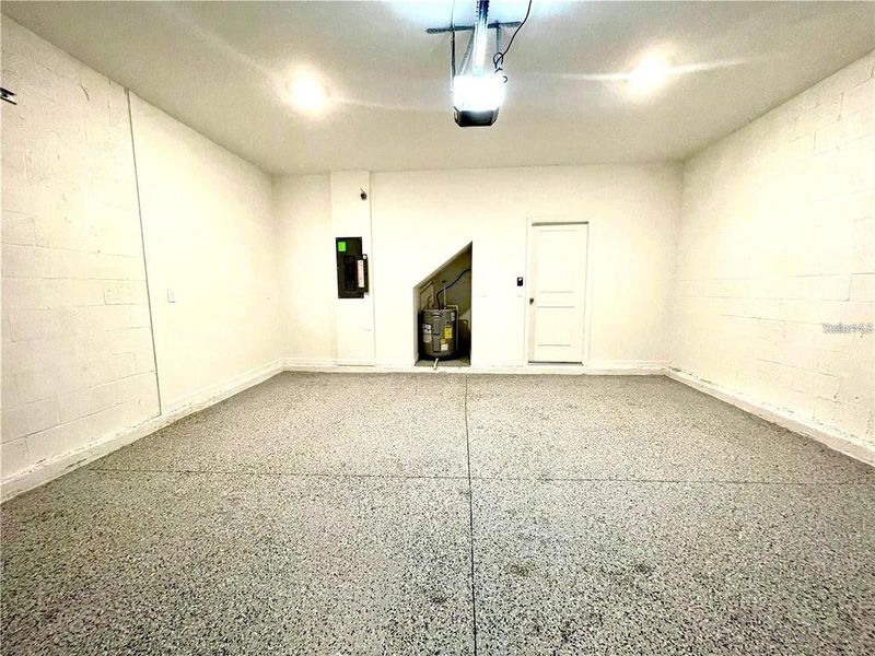 Spacious, unfurnished interior of a new home in , Davenport (Image 18).