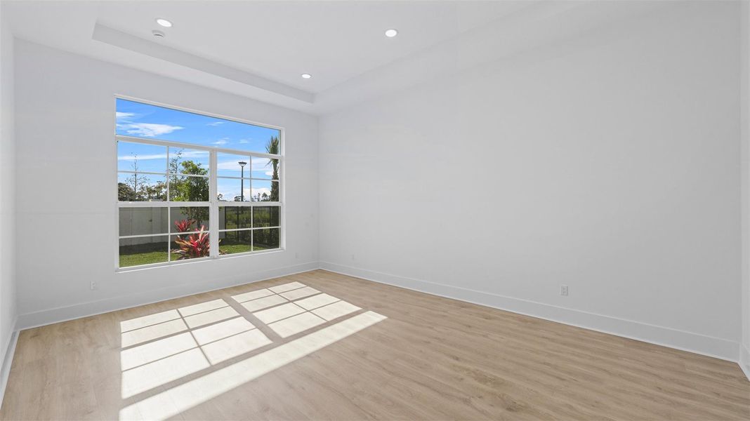 Spacious, unfurnished interior of a new home in Esprit at Avenir, Palm Beach Gardens (Image 32).