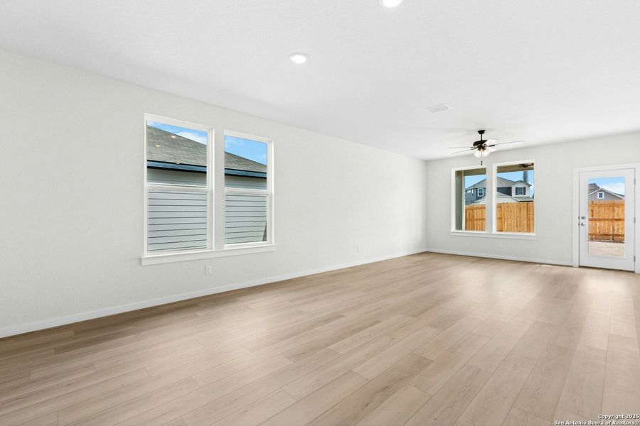 Spacious, unfurnished interior of a new home in Willowbrook, New Braunfels (Image 25).