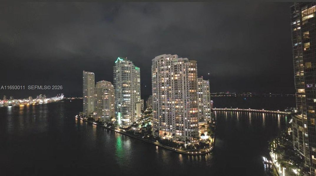 Condo located in Miami, FL showcasing its design and architecture (Image 7).