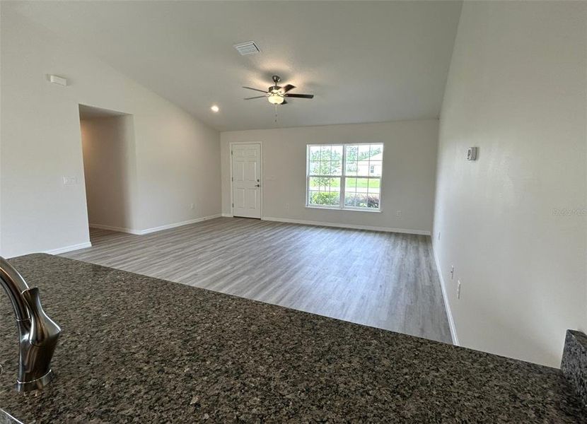 Spacious, unfurnished interior of a new home in , Citrus Springs (Image 10).