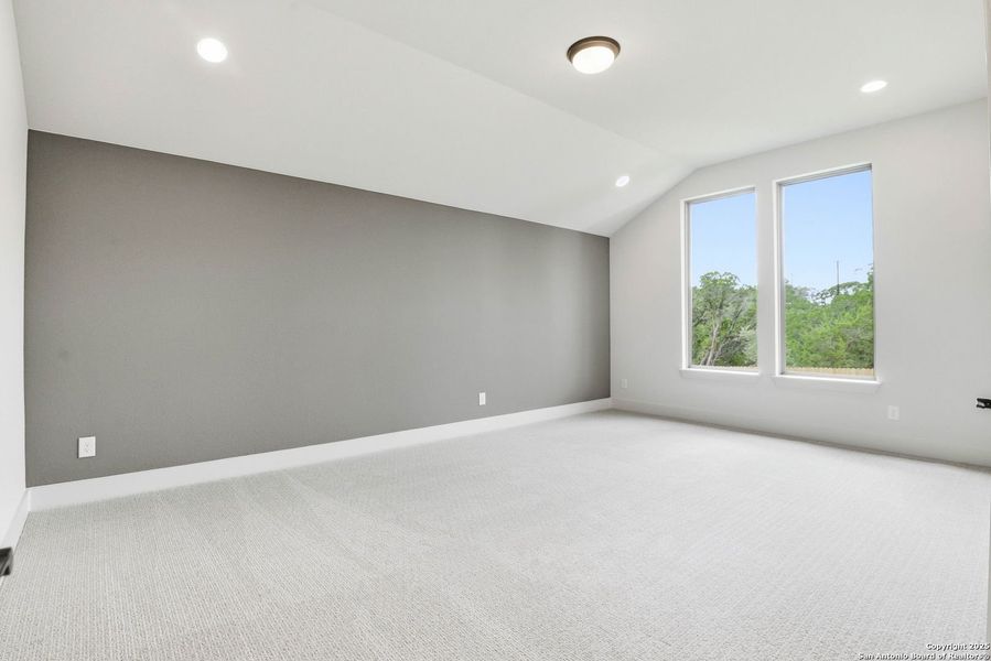 Spacious, unfurnished interior of a new home in Kinder Ranch 70's, San Antonio (Image 18).