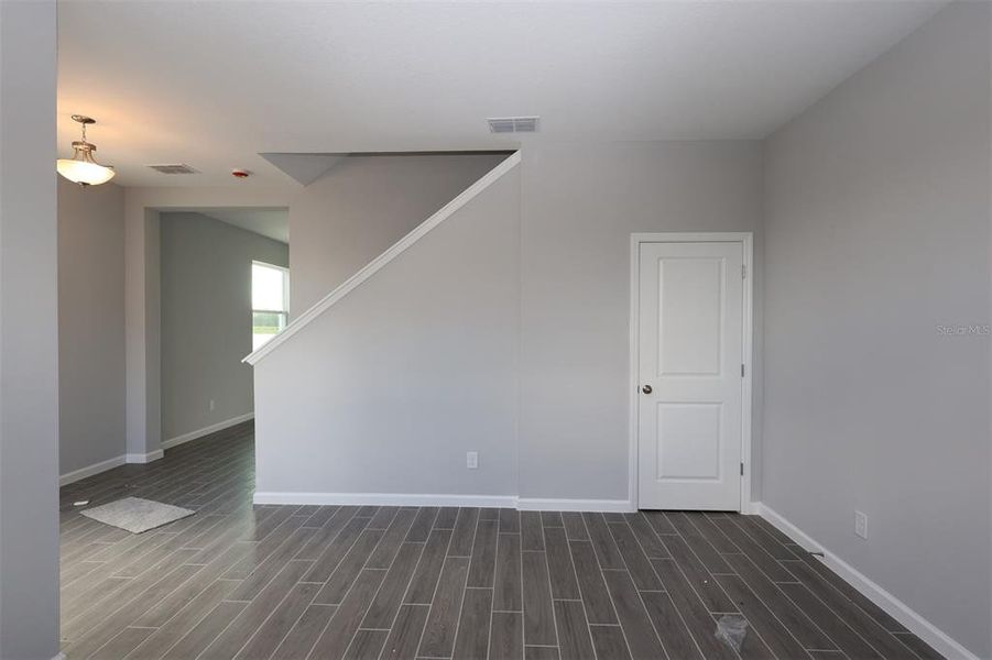 Spacious, unfurnished interior of a new home in Bay Lake Farms, St. Cloud (Image 23).