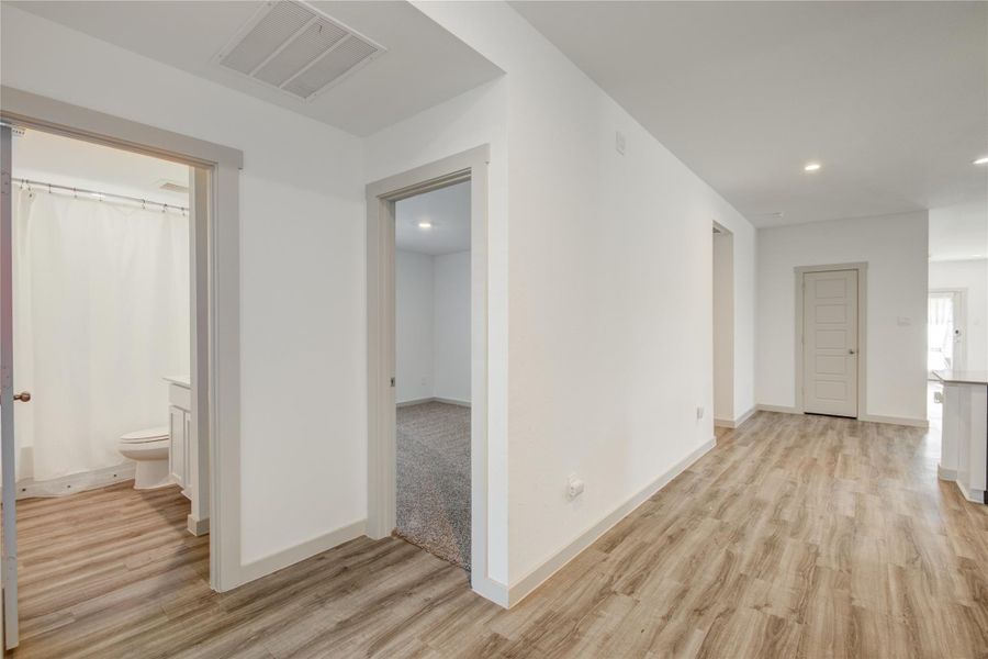 Spacious, unfurnished interior of a new home in , Rosharon (Image 14).
