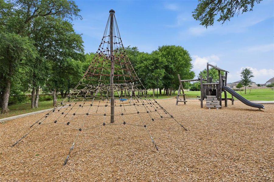 Community amenities in Prairie Oaks, Oak Point (Image 36). Community amenities in Prairie Oaks, Oak Point (Image 36).