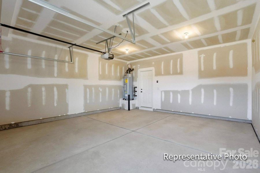 Oversized 1-car garage