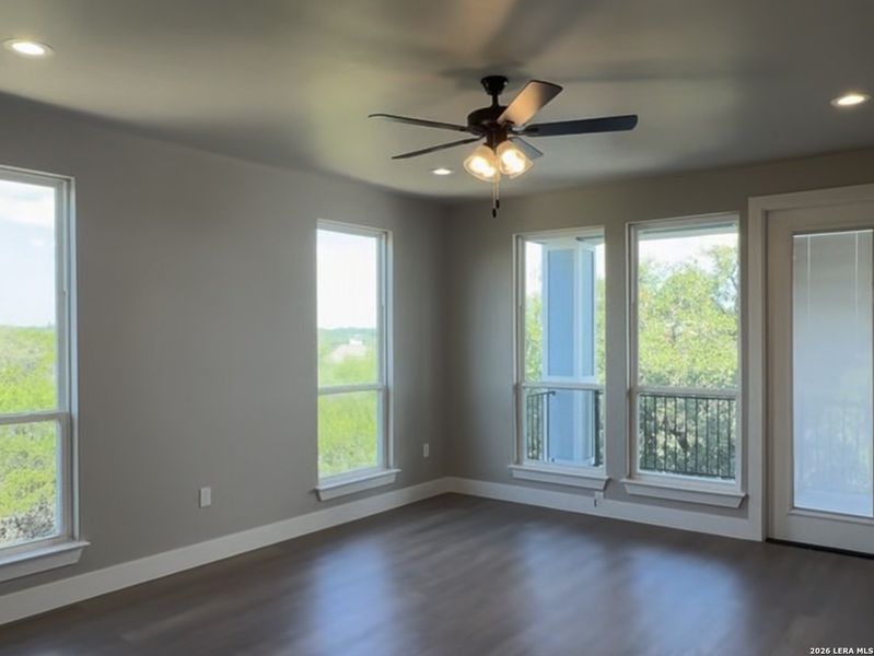 Spacious, unfurnished interior of a new home in , Canyon Lake (Image 8).