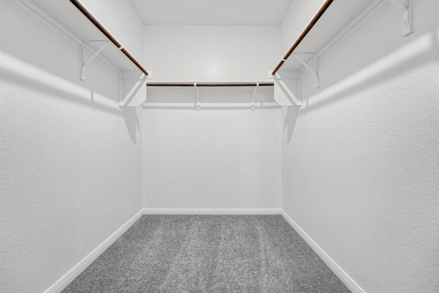 Spacious, unfurnished interior of a new home in Sunfield, Buda (Image 23).
