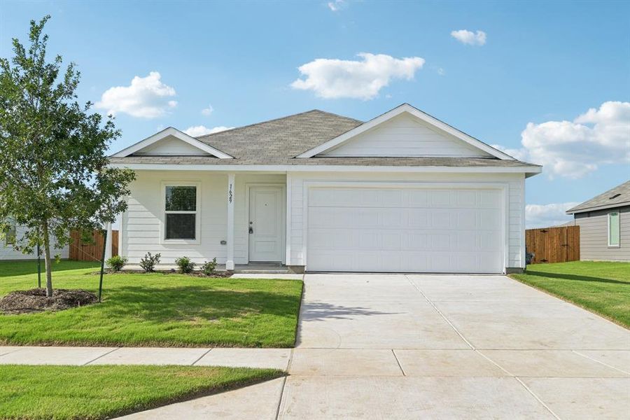 Ranch-style house with roof with shingles, concrete driveway, and a garage Ranch-style house with roof with shingles, concrete driveway, and a garage