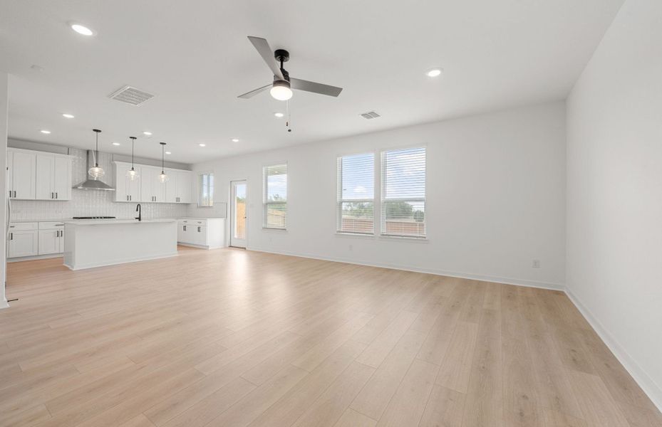 Spacious, unfurnished interior of a new home in Sunfield, Buda (Image 45).