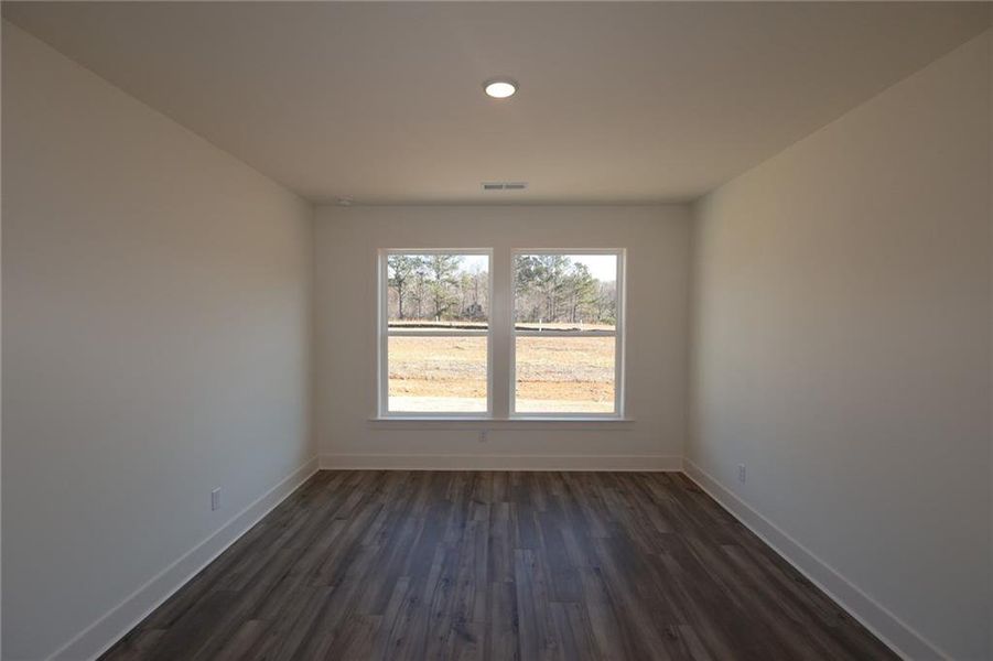 Spacious, unfurnished interior of a new home in Old Mill Preserve, Dallas (Image 7).