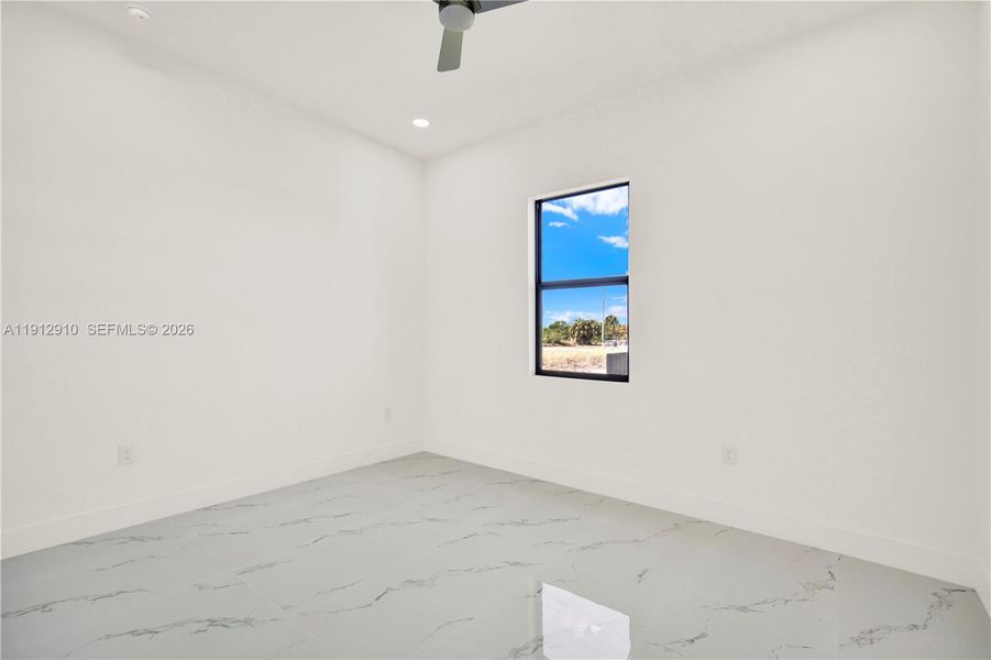 Spacious, unfurnished interior of a new home in , Lehigh Acres (Image 13).