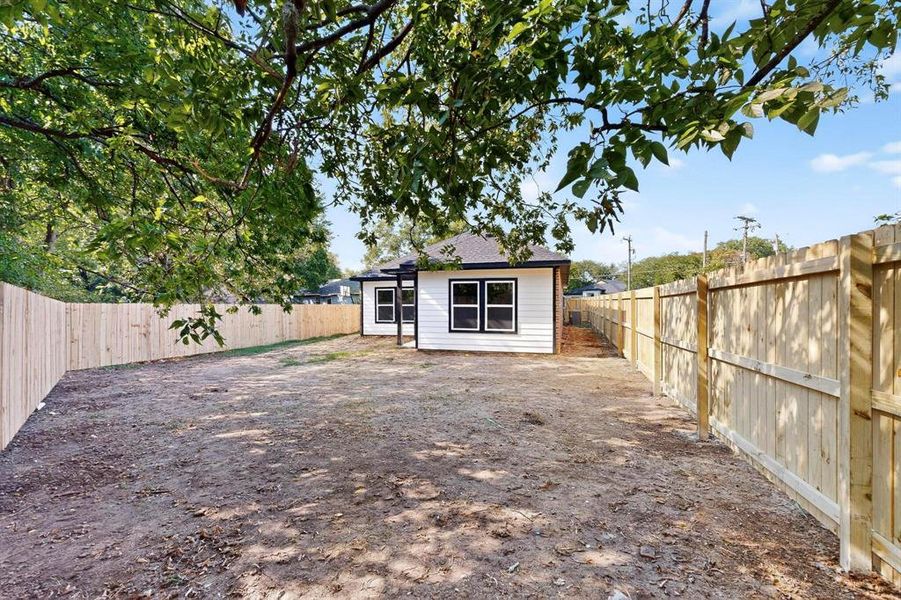 Front exterior of a new home in , Ennis, TX, highlighting curb appeal (Image 18).