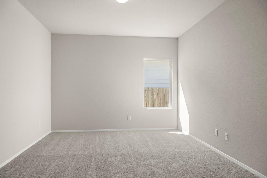 Spacious, unfurnished interior of a new home in Cloverleaf, Austin (Image 29).