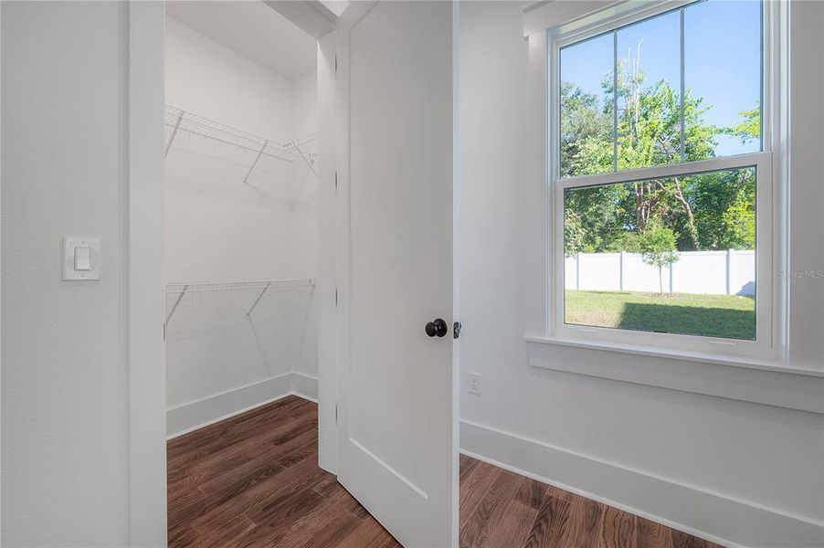 Spacious, unfurnished interior of a new home in , Tampa (Image 36).