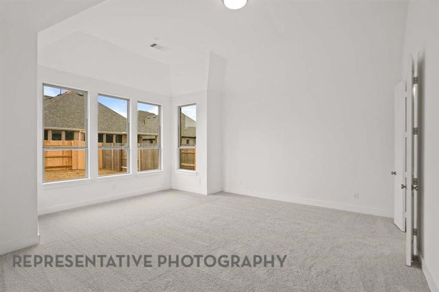 Spacious, unfurnished interior of a new home in Star Trail, Prosper (Image 9).