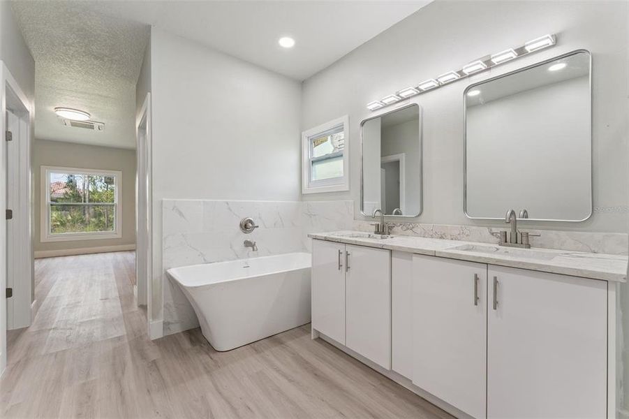 Furnished interior view inside a new home in , Orlando (Image 13).