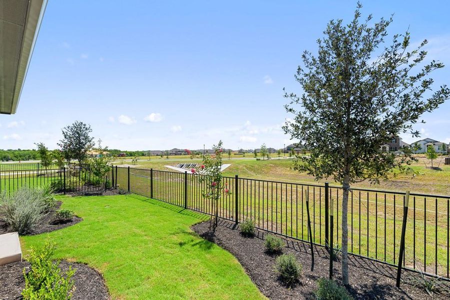 Image 38 of a home in Flora.