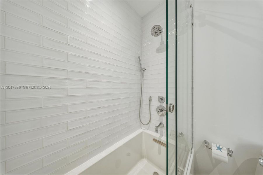 Close-up of interior finishes inside a home in , Islamorada, Village of Islands (Image 19).