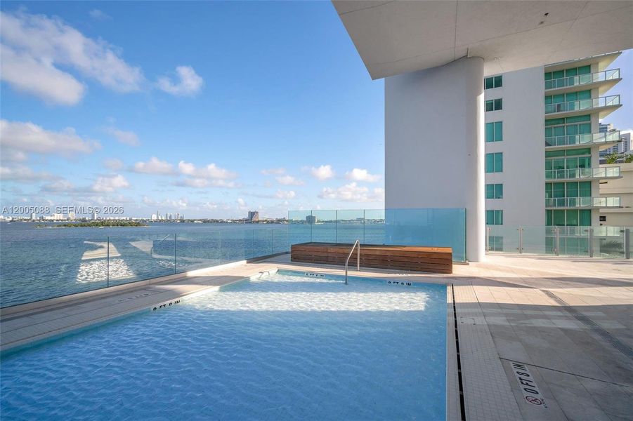 Condo located in Miami, FL showcasing its design and architecture (Image 26).