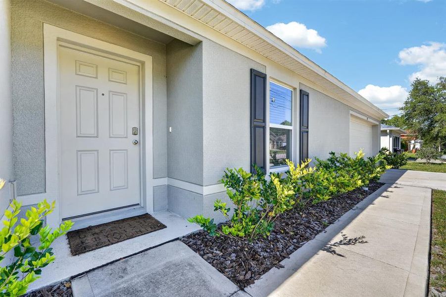 Exterior details and patio area of a home in Palm Coast, Palm Coast (Image 3).