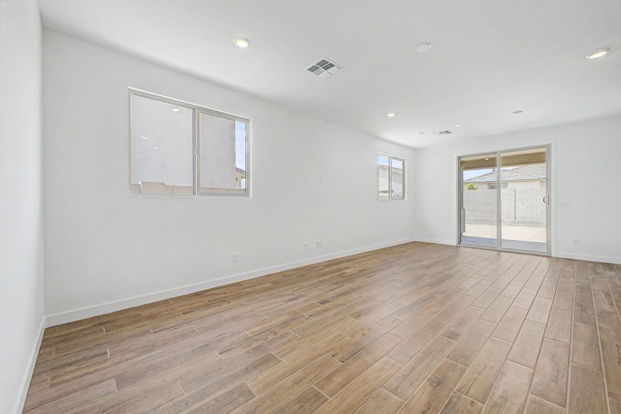 Spacious, unfurnished interior of a new home in Bentridge, Buckeye (Image 9).