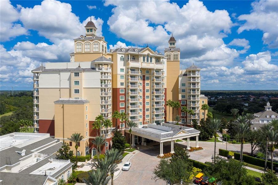 Condo located in Kissimmee, FL showcasing its design and architecture (Image 5).