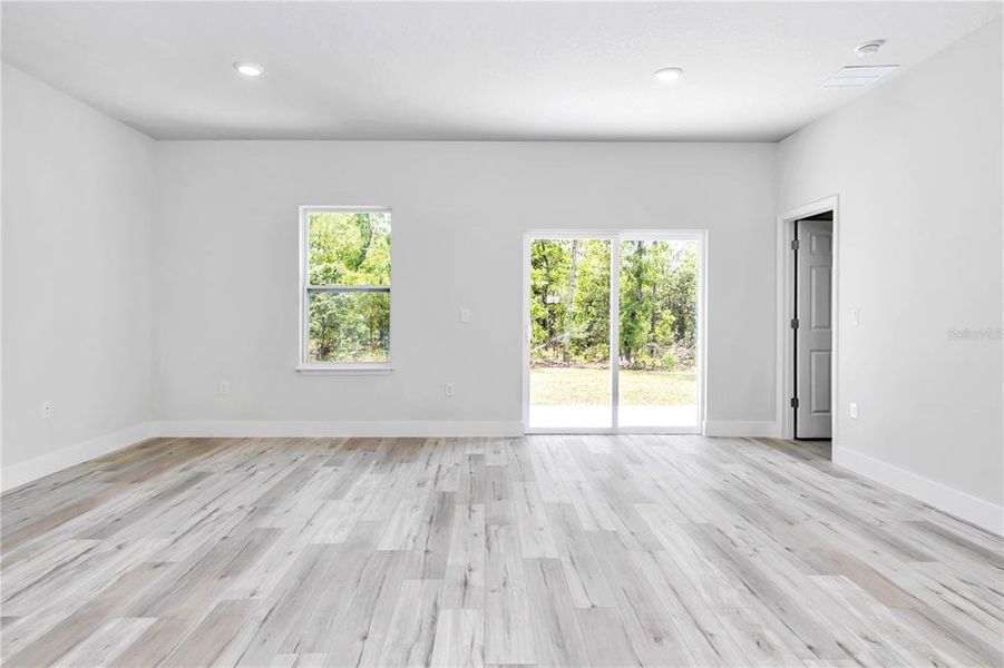 Spacious, unfurnished interior of a new home in , Ocala (Image 11).