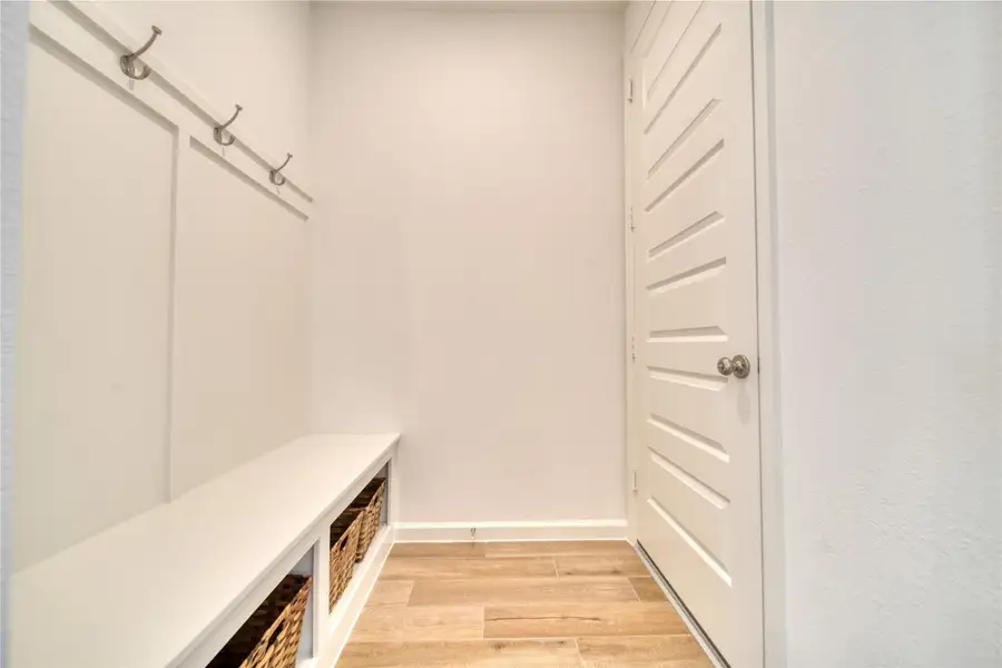 Spacious, unfurnished interior of a new home in Meridiana 40'/45', Manvel (Image 22).