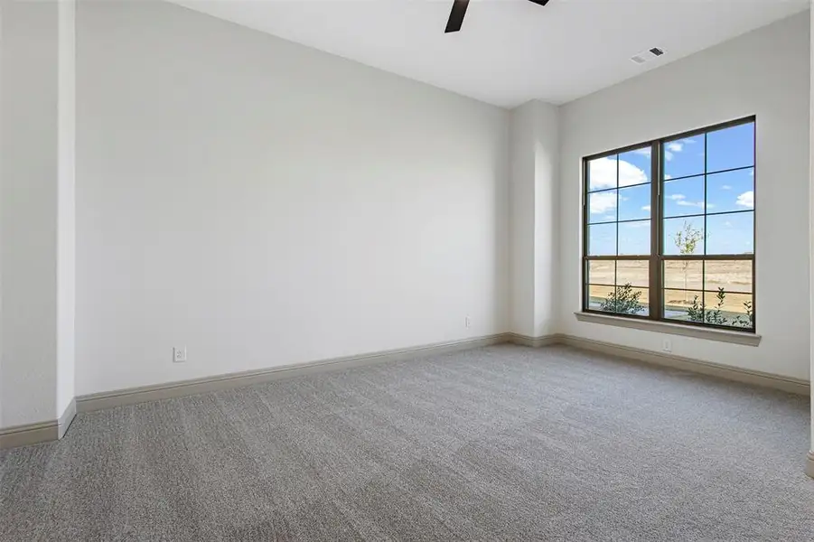 Spacious, unfurnished interior of a new home in Levante - 1 Acre Lots, Waxahachie (Image 15).