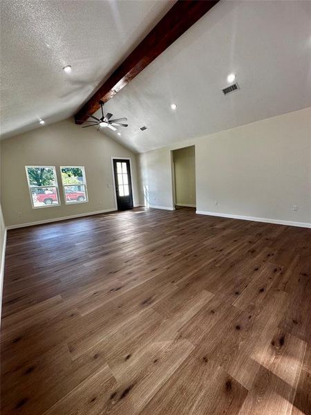 Spacious, unfurnished interior of a new home in , Waco (Image 9).