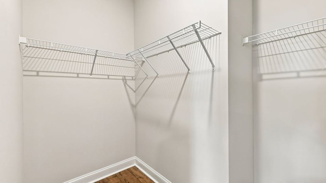 Spacious, unfurnished interior of a new home in Shadowood, Seneca (Image 32).