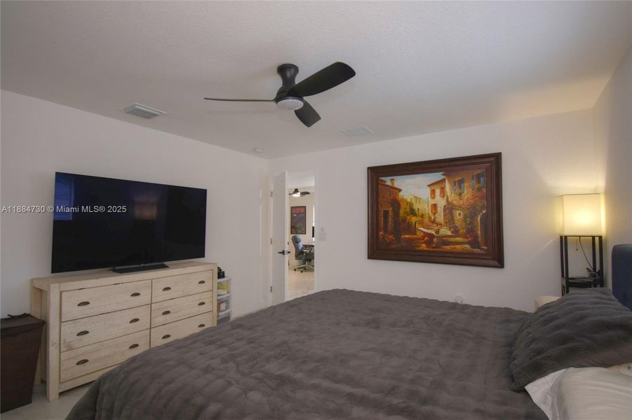 Furnished interior view inside a new home in , Fort Lauderdale (Image 14). Furnished interior view inside a new home in , Fort Lauderdale (Image 14).