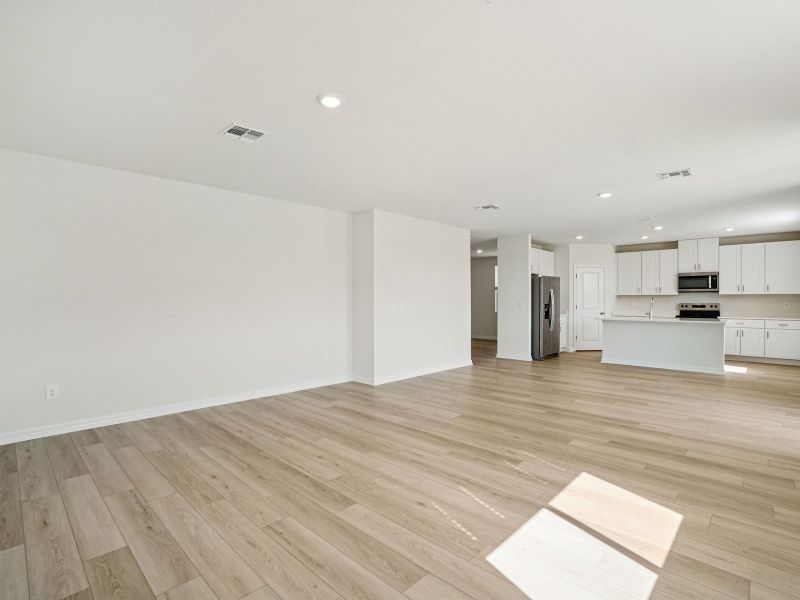 Spacious, unfurnished interior of a new home in Two Rivers - Classic Series, Zephyrhills (Image 11).