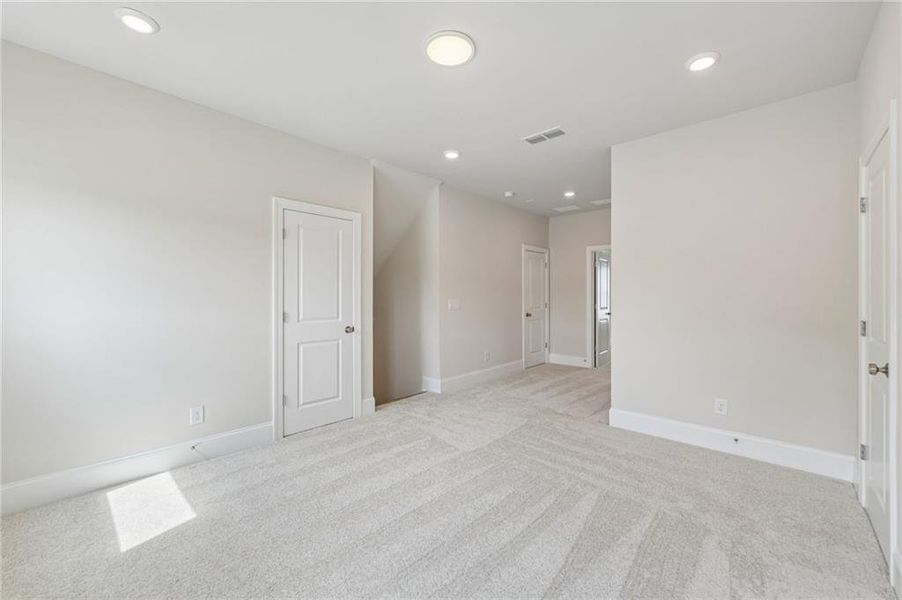 Spacious, unfurnished interior of a new home in Aberdeen, Hoschton (Image 27). Spacious, unfurnished interior of a new home in Aberdeen, Hoschton (Image 27).