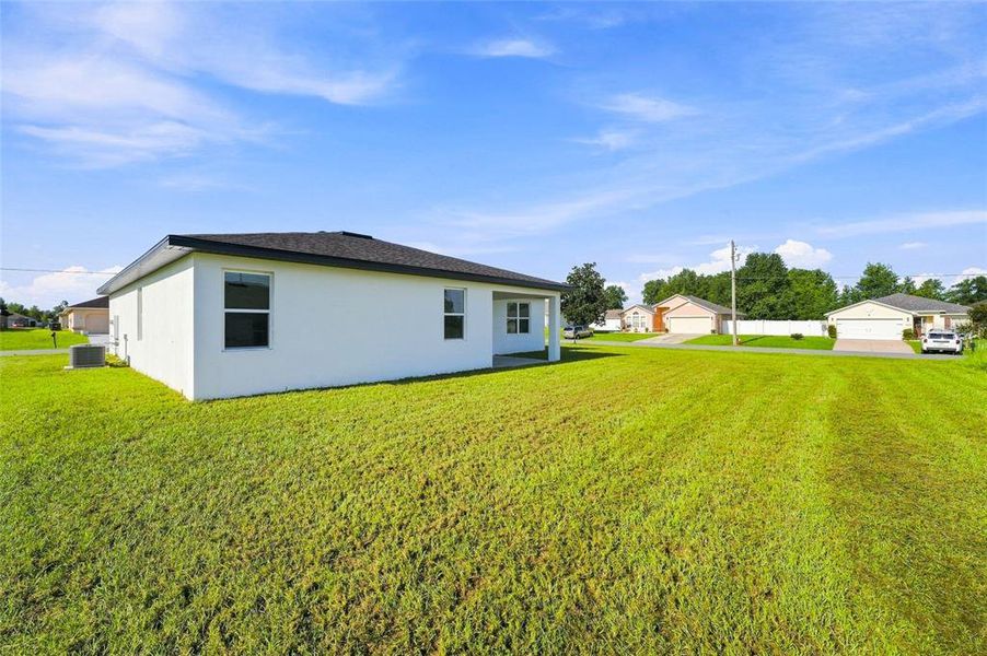 Exterior details and patio area of a home in , Ocala (Image 3).