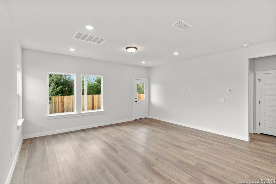 Spacious, unfurnished interior of a new home in August Fields, New Braunfels (Image 18). Spacious, unfurnished interior of a new home in August Fields, New Braunfels (Image 18).