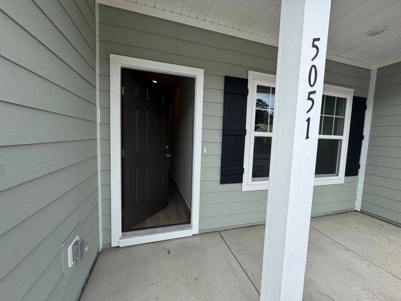 Exterior details and patio area of a home in Tea Farm, Ravenel (Image 3).