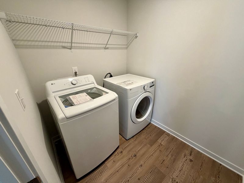 A washing machine and dryer in a room. A washing machine and dryer in a room.