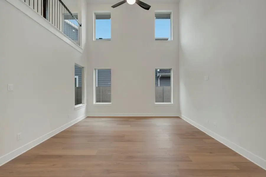 Spacious, unfurnished interior of a new home in Painted Tree, McKinney (Image 14).