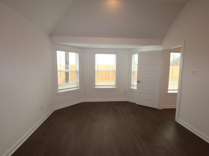 Spacious, unfurnished interior of a new home in Summerview, Fulshear (Image 27).