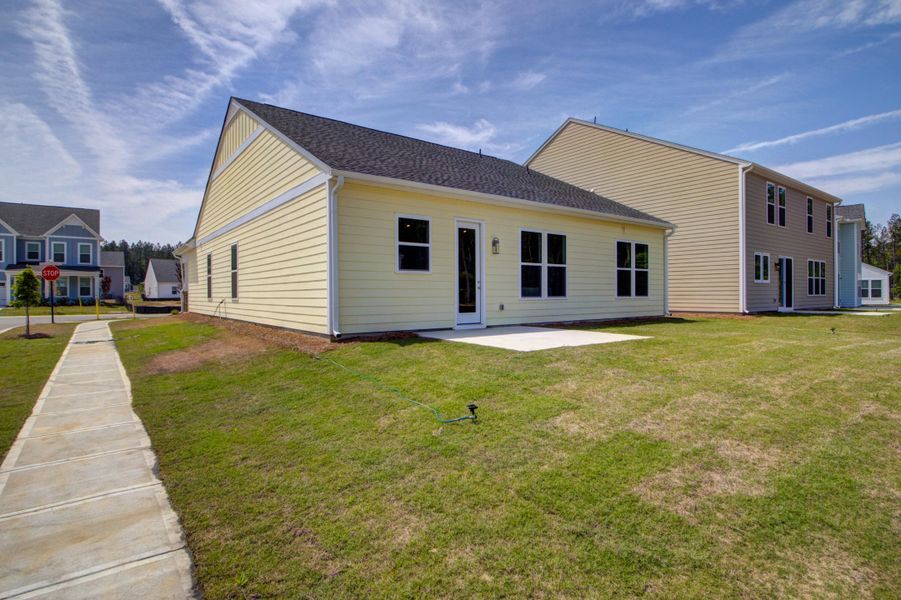 Exterior details and patio area of a home in , Ravenel (Image 3).