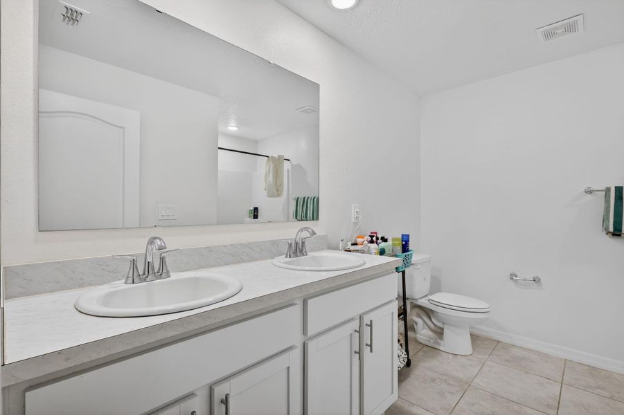 Furnished interior view inside a new home in , Fort Pierce (Image 8).