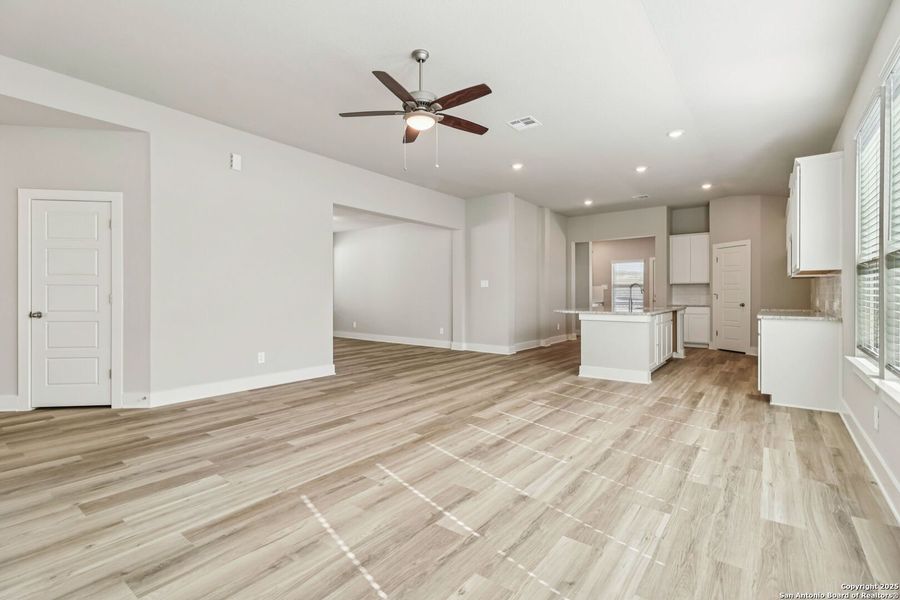 Spacious, unfurnished interior of a new home in Remington Ranch, San Antonio (Image 14). Spacious, unfurnished interior of a new home in Remington Ranch, San Antonio (Image 14).
