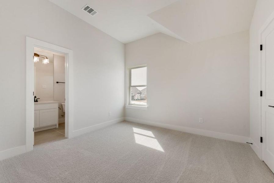 Spacious, unfurnished interior of a new home in Somerset Park, Rockwall (Image 40). Spacious, unfurnished interior of a new home in Somerset Park, Rockwall (Image 40).